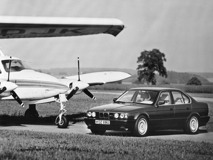  BMW M5 1988 года  (фото 11 из 47)